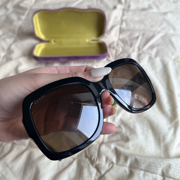 Gucci Sunglasses - Authentic comes with case and dust bag - Picture 3 of 6